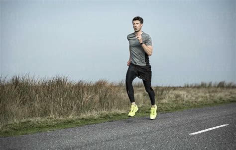 Male Runner Running 的图像结果