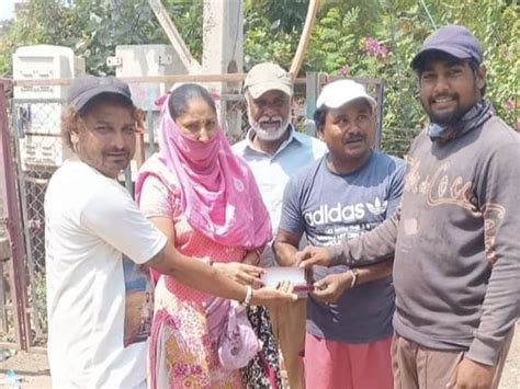 The cleaning staff of Patan Municipality returned the gold chain found ...