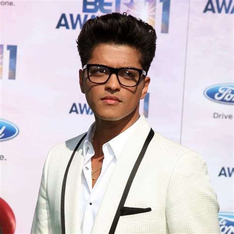 Bruno Mars Height Bruno Mars Finds The Right Grooves In Time Traveling