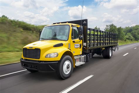 Vehicle Spotlight: 24 to 26 Foot Flatbed Truck - Non-CDL - Penske Truck Rental