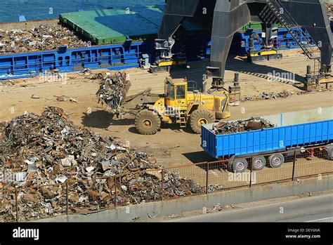 Scrap Loading Truck 的图像结果