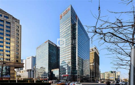 上海持牌金融机构总数达1736家 外资金融机构占比近1/3