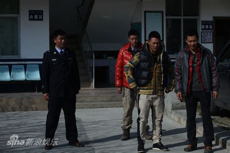 【严打】上海警方集中打击整治社会治安，昨夜今晨抓获550余名违法嫌疑人|嫌疑人|社会治安|交通违法行为_新浪新闻