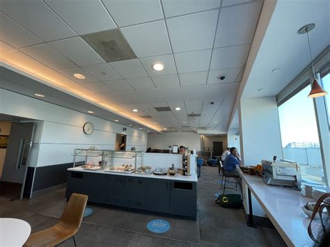 Review: Alaska Lounge at Portland (PDX) - TravelUpdate