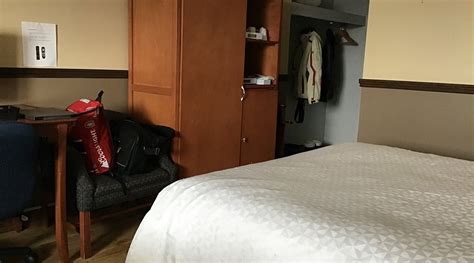 AUBERGE HAPPY LOGIS (Lac Etchemin) - Inn Reviews, Photos, Rate ...