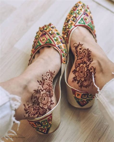 22 Easy Henna Designs for Beginners for Your Hands & Feet