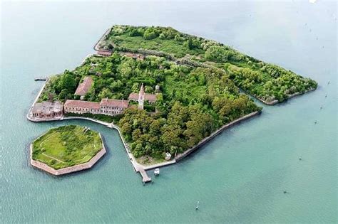 20 Updated Strange Islands Of The World (with photos)