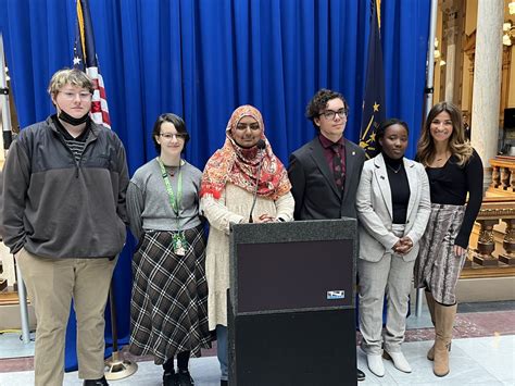 Students and educators weigh in on 21st Century Scholars bill