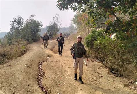 Manipur: Displaced people returning to their villages stopped; police ...