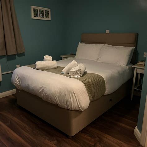 THE OAK (Baginton) - 2026 B&B Reviews, Photos, Rate Comparison ...