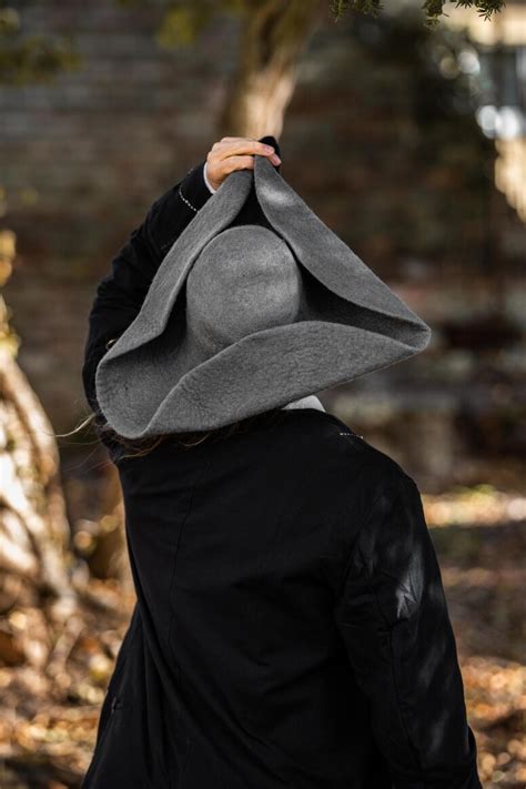 Medieval headgear men | LEONARDO CARBONE