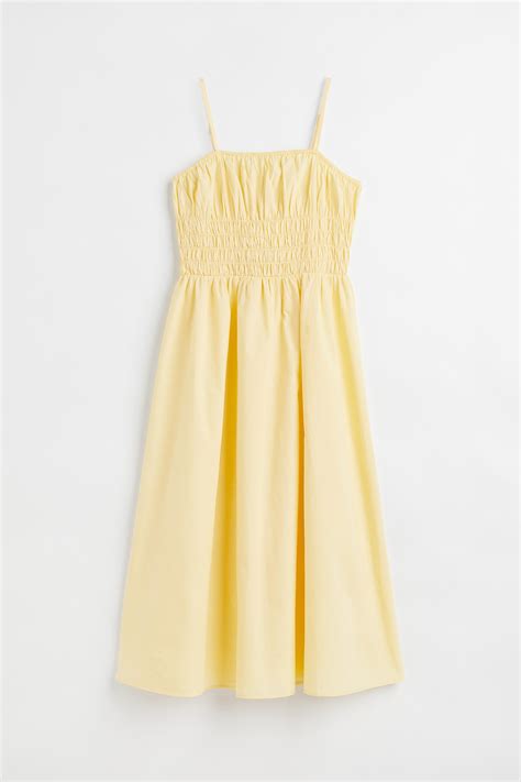 Smock-waisted dress - Light yellow - Ladies | H&M IN