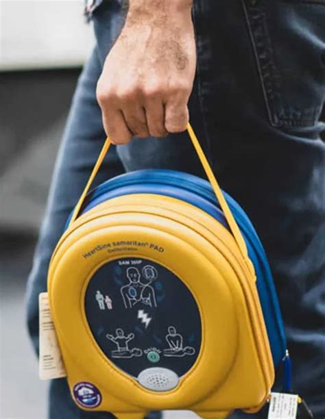 First Portable Defibrillator 的图像结果