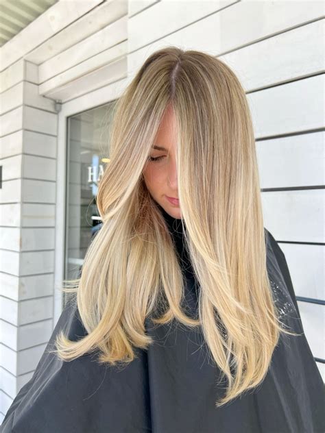 lived in blonde balayage | Blonde hair with roots, Hair styles, Hair color