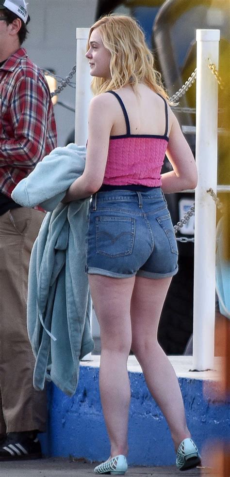 Elle Fanning : r/CelebrityButts
