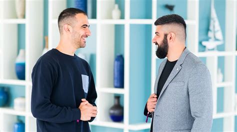 Mirroring Body Language: The Secret to Stronger Connections