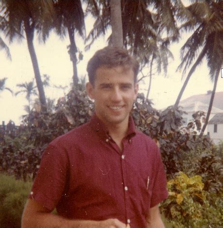 Young Joe Biden's 'Hot', 'Foxy' #TBT Picture Goes Viral; Vice President ...