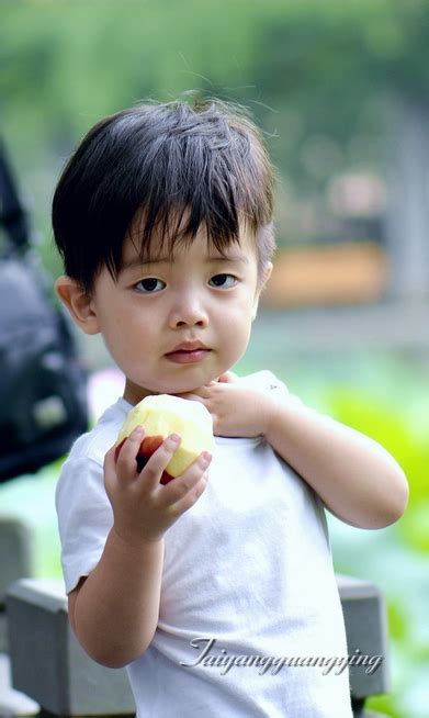 吃苹果的孩子 - 人像摄影 - 摄影论坛 - 成都迪比特贸易有限公司
