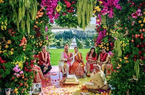 11 Simple Stage Decoration Ideas For Different Wedding Functions
