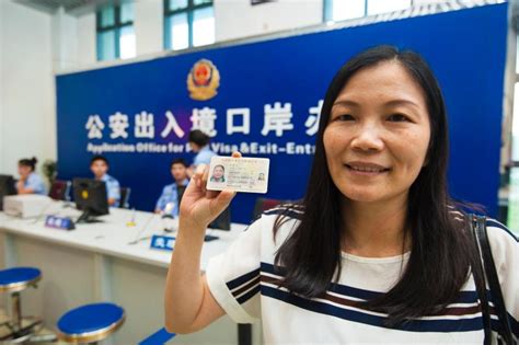 台湾大陆新娘获得大陆首张电子台胞证 - 社会民生 - 东南网