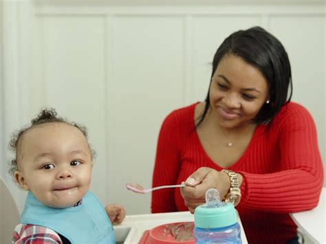 Babies Eating First Solids 的图像结果