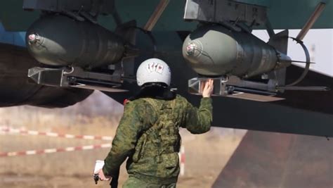 Military Watch Magazine: Су-34 пускат термобарични планиращи бомби ...