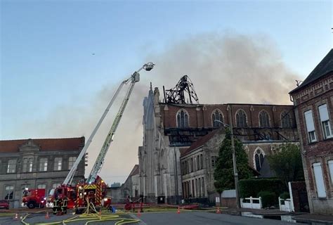 Incendie à Saint-Omer : le clocher de l’église s’effondre, 57 personnes ...