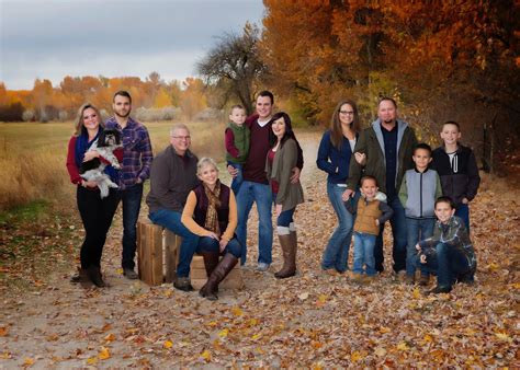 Extended Family Photography | b&b Photography | Family photoshoot poses ...