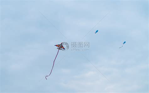 满天飞舞的风筝高清图片下载-正版图片501284091-摄图网