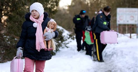 27 Photos That Show How Refugees Are Going To Extremely Cold Canada ...