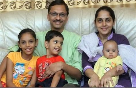 स्‍क्रीन पर कुंवारे 'पोपटलाल' असल जिंदगी में हैं तीन बच्‍चों के बाप ...
