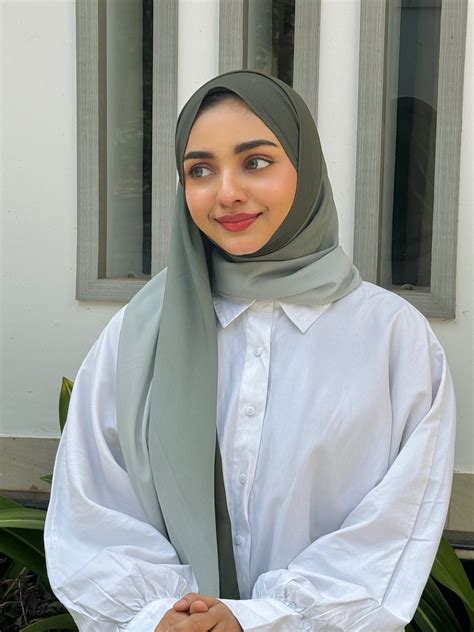 Olive Hue Ombre chiffon hijab – PASTEL PARROTS