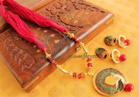DREAMJWELL - Beautiful Peacock Maroon Threaded Necklace Set DJ10753 ...