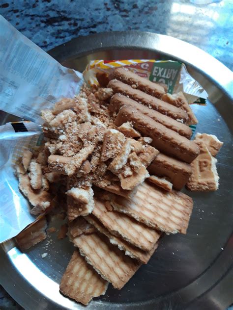 Parle G Glucose Biscuit,50 Gram-Wheat Flour,Sugar,Rbd Palm Oil,Invert ...