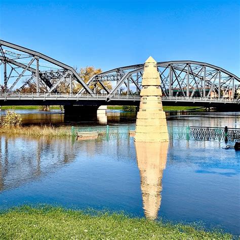 Flood Memorial Monument, Grand Forks - Tripadvisor