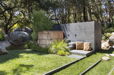 12 Super Stylish Partitions for Outdoors, Pools & Hot Tubs