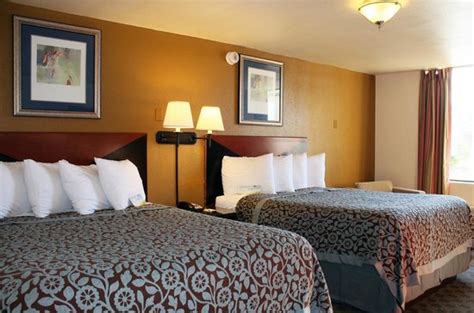 ROSE CITY INN & SUITES (Tyler) - Motel Reviews, Photos, Rate Comparison ...