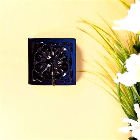 Wall-Mounted Key Holder Organizer Stand - Buy Online