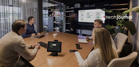 Examples of Technology in a Work Place 的图像结果