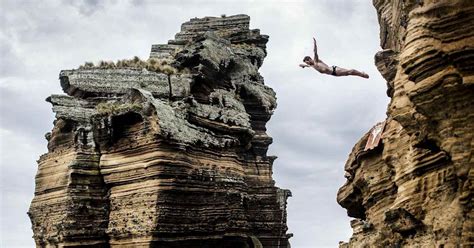 Gary Hunt wins Red Bull Cliff Diving Portugal 2015