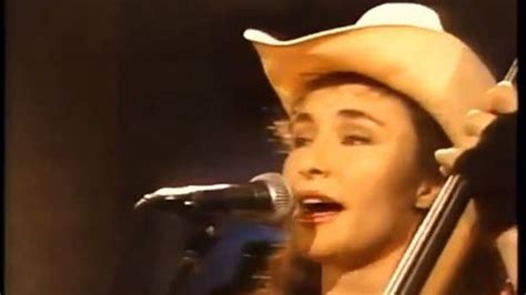 Dixie Chicks founding member Laura Lynch dies in car crash aged 65 ...