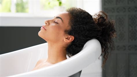 5 Hot Bath Benefits You Should Know About - GoodRx