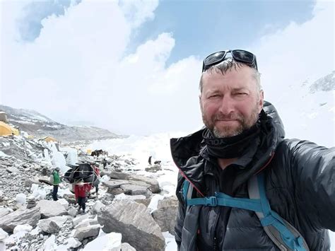 На Эвересте погиб молдавский альпинист — его семья собирает деньги на ...