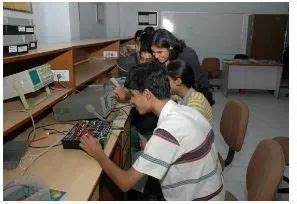 Microprocessor Lab Facility 的图像结果