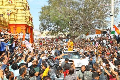 Pawan Kalyan : కొండగట్టులో 'వారాహి'కి జనసేనాని పూజలు..