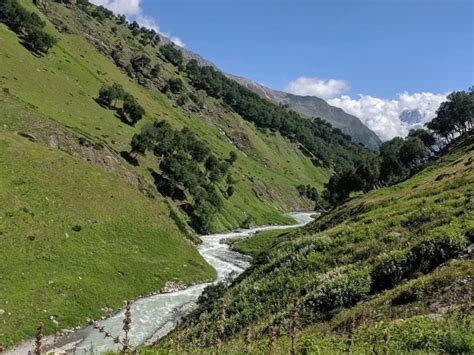 6 Easiest Trekking Destinations for Beginners in Uttarakhand