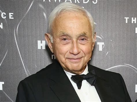 Victoria’s Secret Billionaire Is Selling $745 Million of Stock - Bloomberg