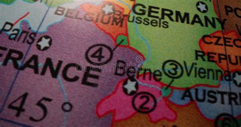 World Globe Map with Countries 的图像结果