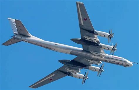 俄战略轰炸机在日本海上空飞行 日本战机紧急升空_新闻频道_中华网