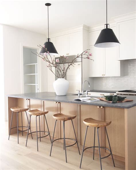 5 Tips To Decorate Your White Kitchen (2022)